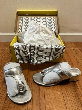 Marc Jacobs Silver Turnlock Heel T-Sandal size US 7/ EU 37 NWT